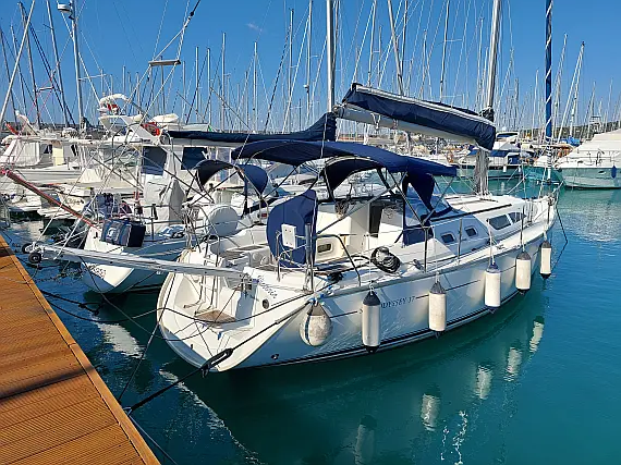 Sun Odyssey 37