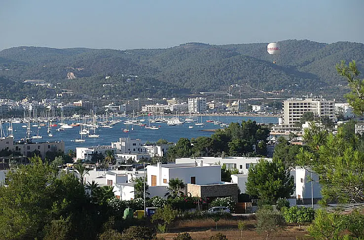 Yachtcharter Ibiza, Club Nautico San Antonio de Portmany ©JanManu CC BY-SA 3.0